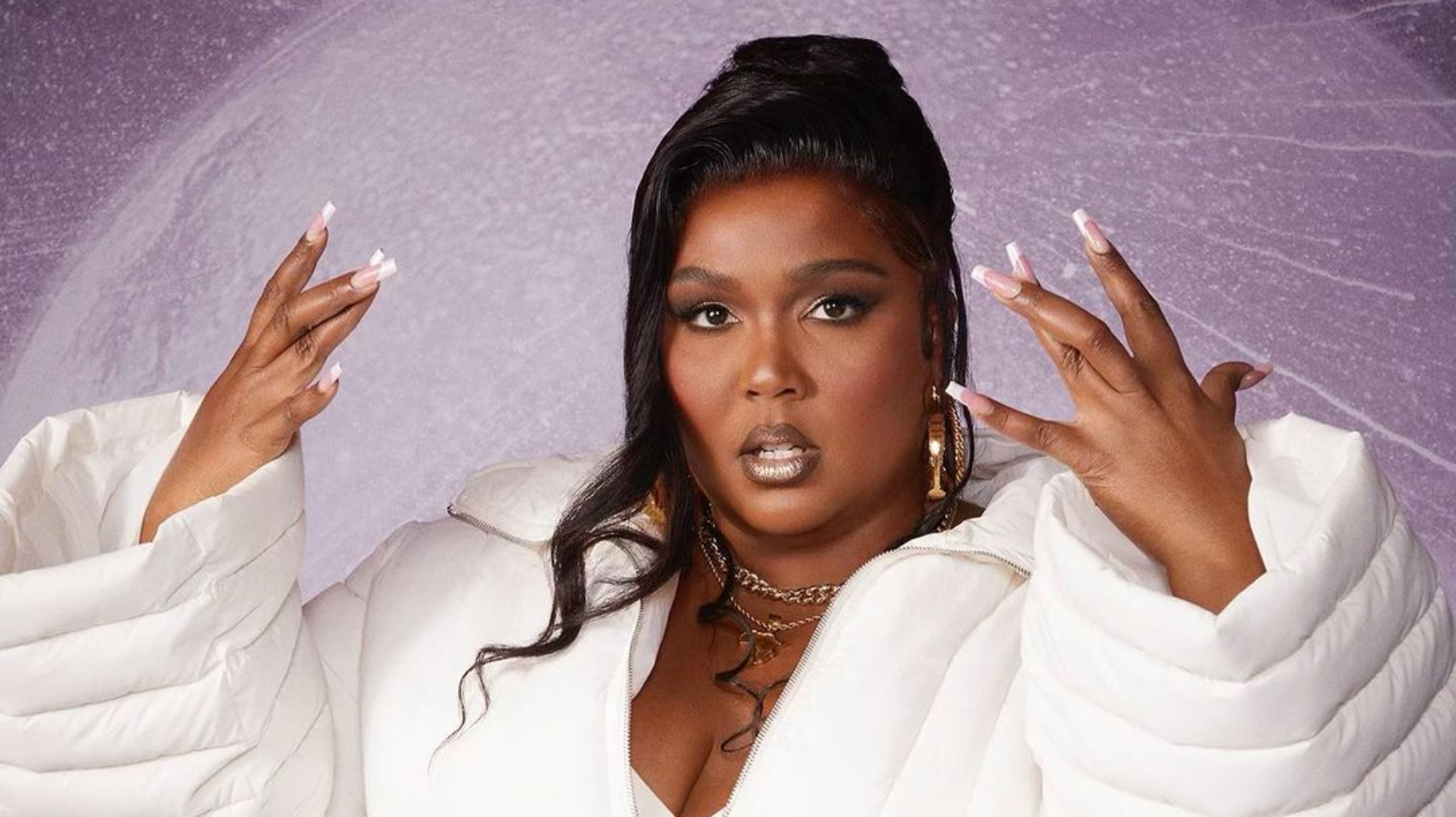 Victoria's Secret Fashion Show volta com promessa de inclusão e Lizzo faz cobrança à marca