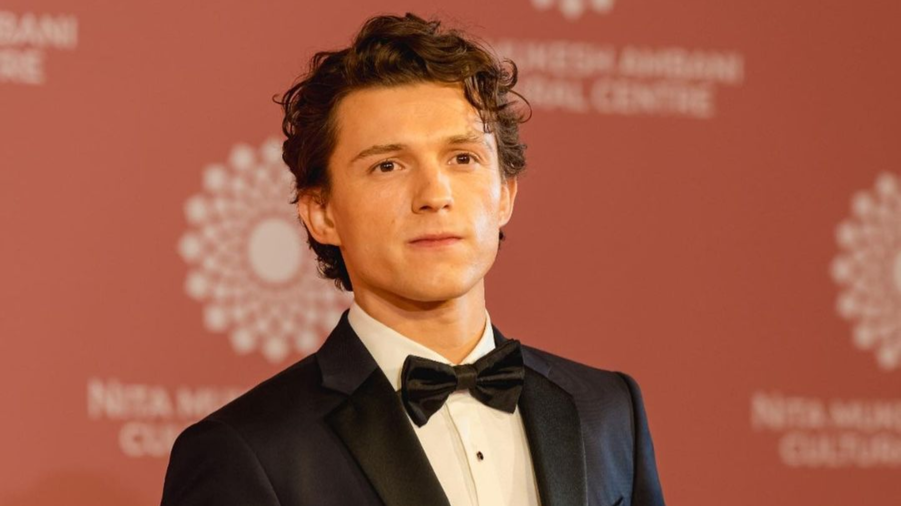 Tom Holland dá detalhes sobre sobriedade e cuidados com a saúde mental em nova série